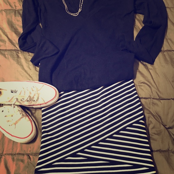 LOFT Dresses & Skirts - EUC Loft Navy and White Striped Skirt